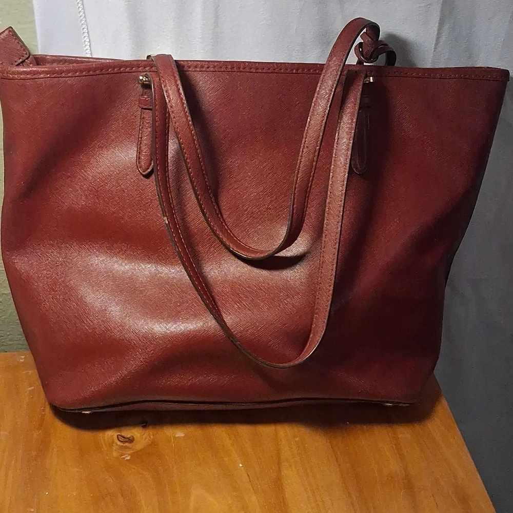 Michael Kors Burgundy Tote Bag - Classic Leather Shoulder Bag - Picture 2 of 14